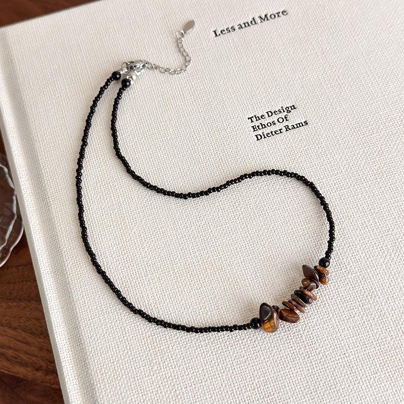 Чорне геометричне намисто з намистинами Тигрове Око