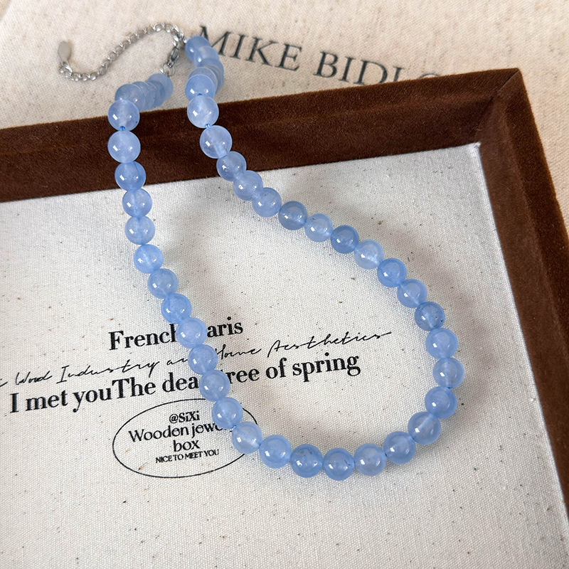 قلادة بحرية زرقاء بالخرز