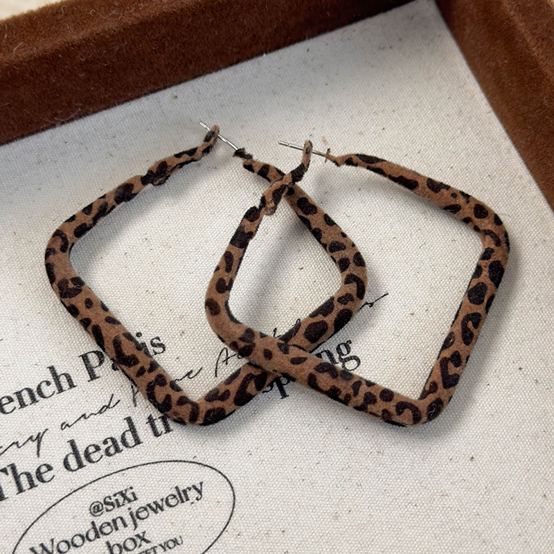 기하학 무늬 레오파드 플록 이어링