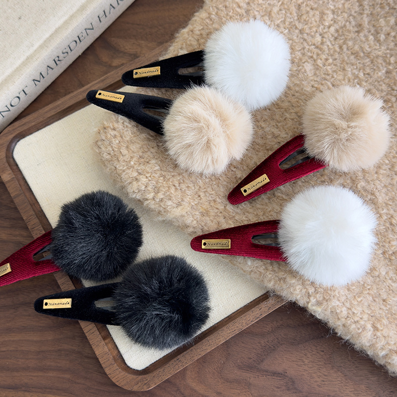 Γεωμετρικά Τριγωνικά Κλιπ Μαλλιών με Γούνα Πον-Πον