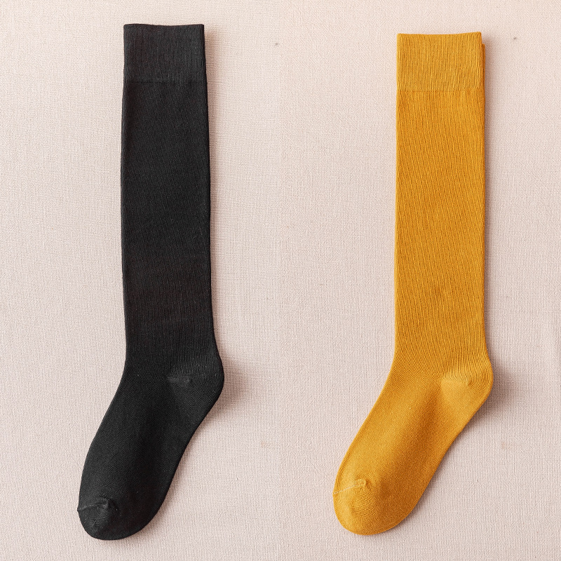 Meias Femininas de Cano Médio e Cano Alto