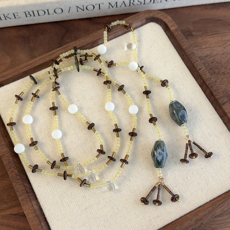 Багатошарове Намисто з Бісерним Камінним Кулоном