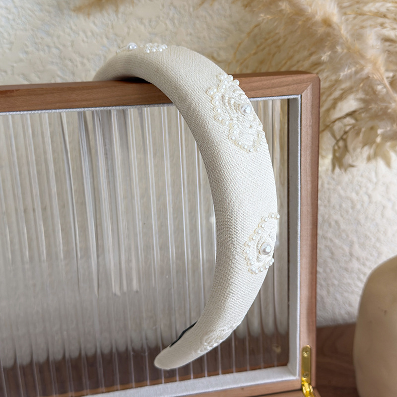 Diadema con Estampado de Rosas, Perlas y Cristales