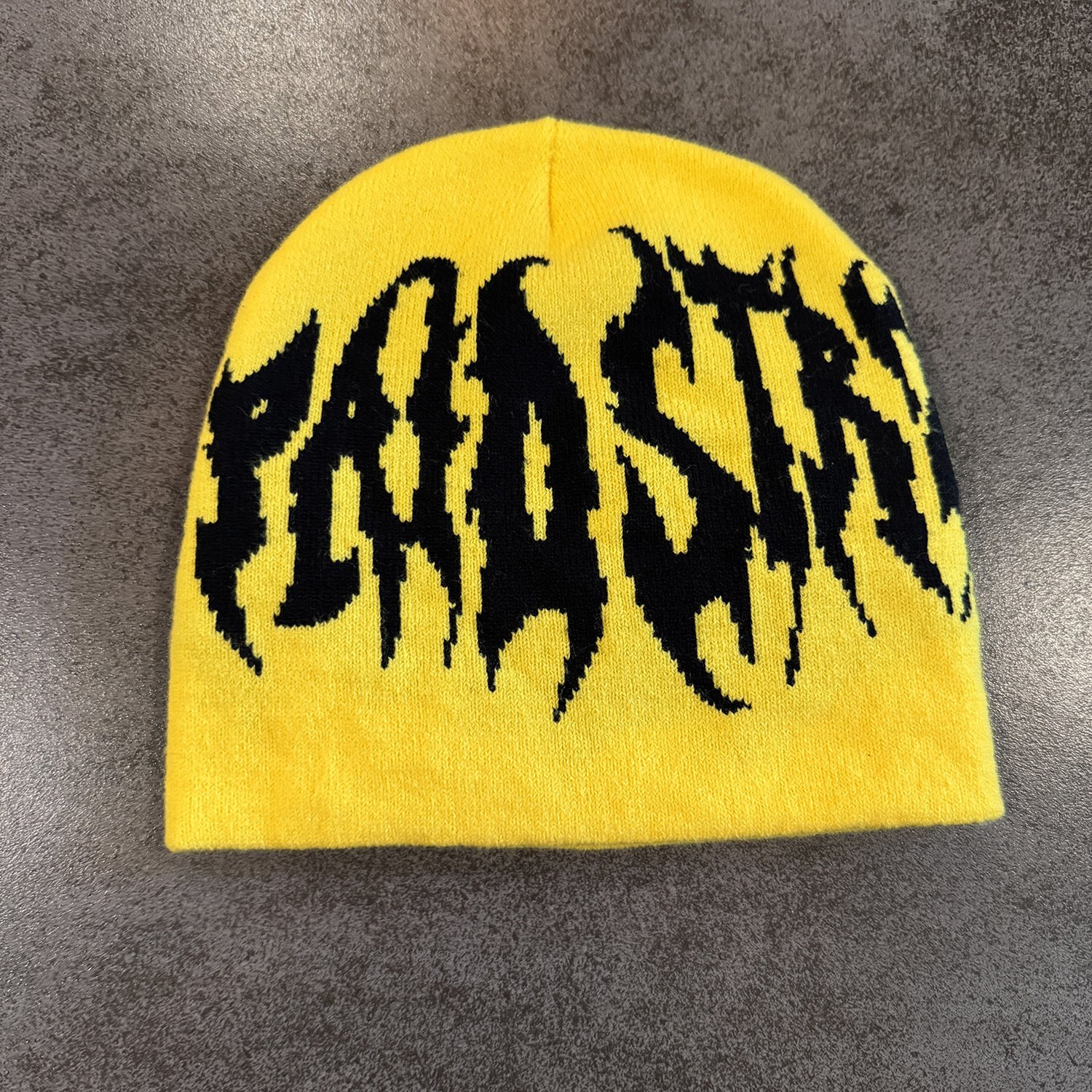 Gorro de Malha Dupla Face com Letras