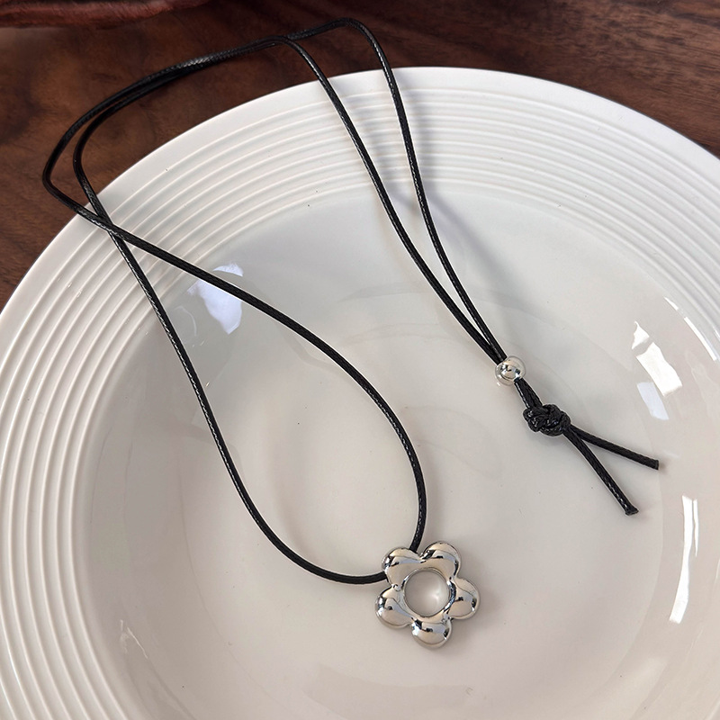 Flower Wax Rope Necklace