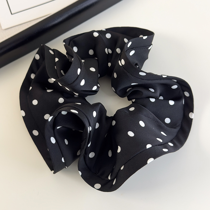 Franska Satäng Polka Dot Ruffle Scrunchy