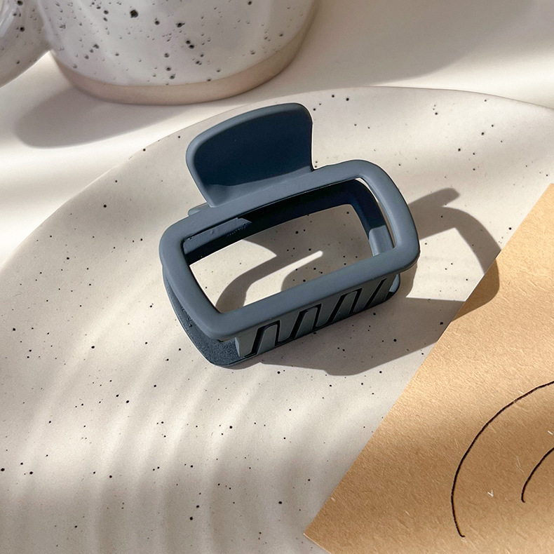 Agravă pătrată mică