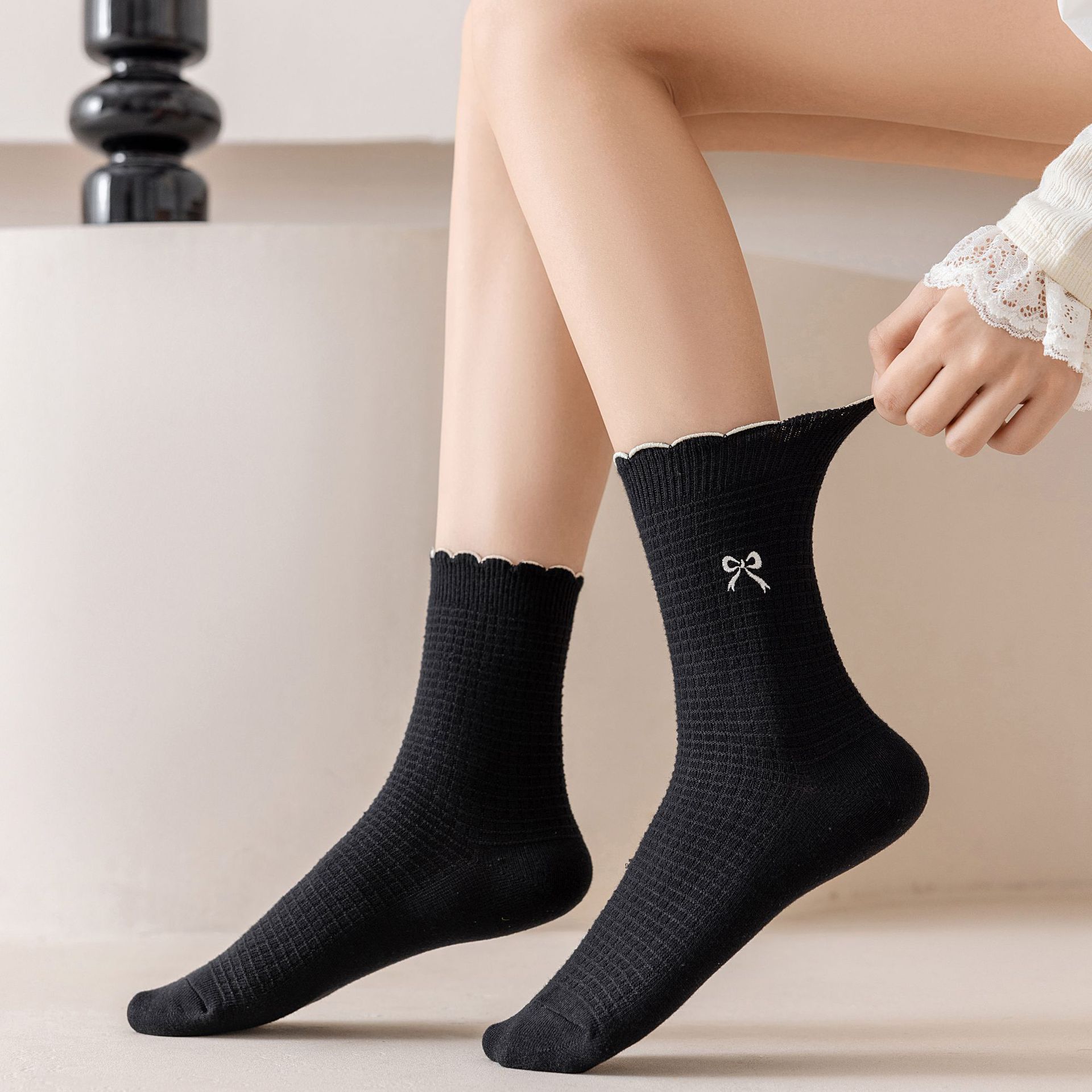 Meias Altas até o Joelho com Bordado de Laço