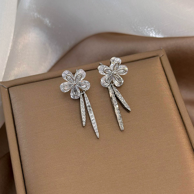 Сережки з Квіткою Цирконію