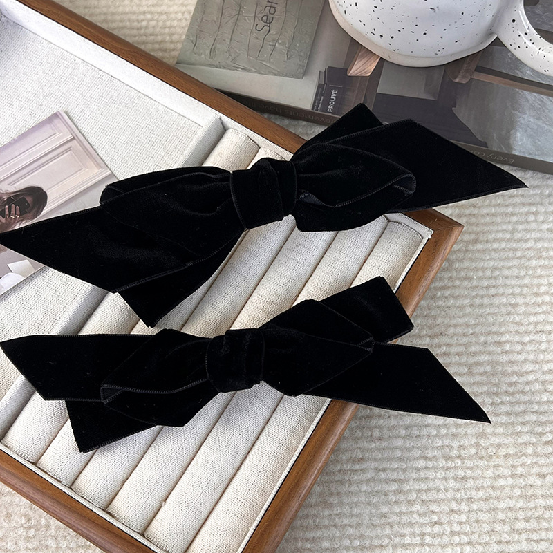 Agrafă de Păr cu Aplică Retro din Catifea