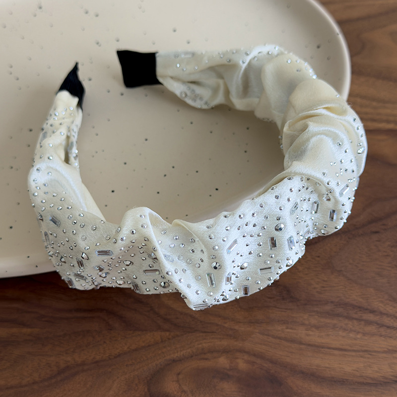 Scrunchies și Bande de Păr cu Strass