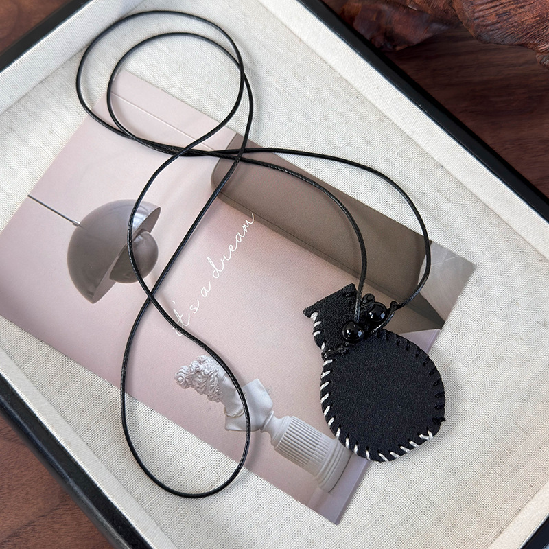 Leder Halskette mit Vasen-Anhänger