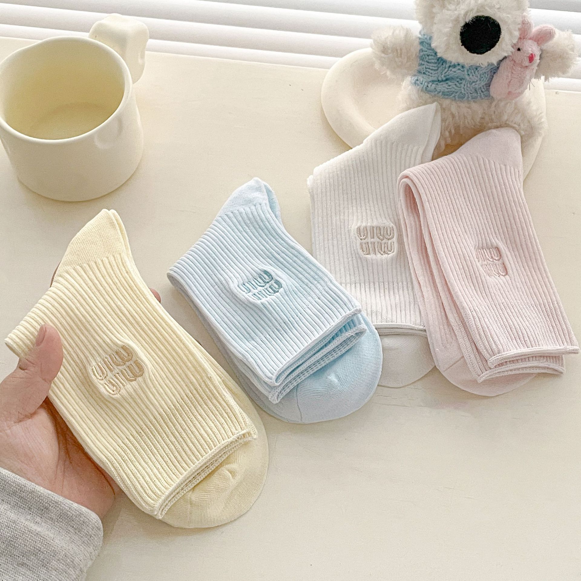 Meias Scrunch com Bordado de Letras