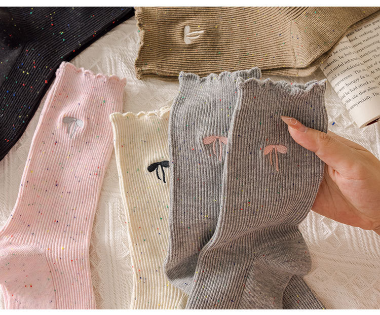 Meias Mid-Calf com Laço Bordado