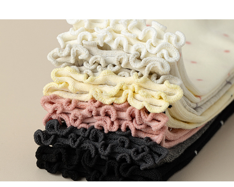 Meias com babados respiráveis