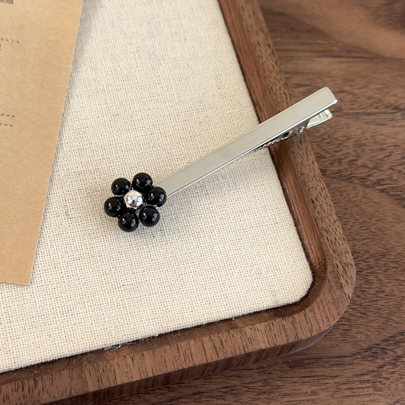 Kore Tarzı Boncuklu Çiçek Pandalı Kolye ve Saç Tokası Seti