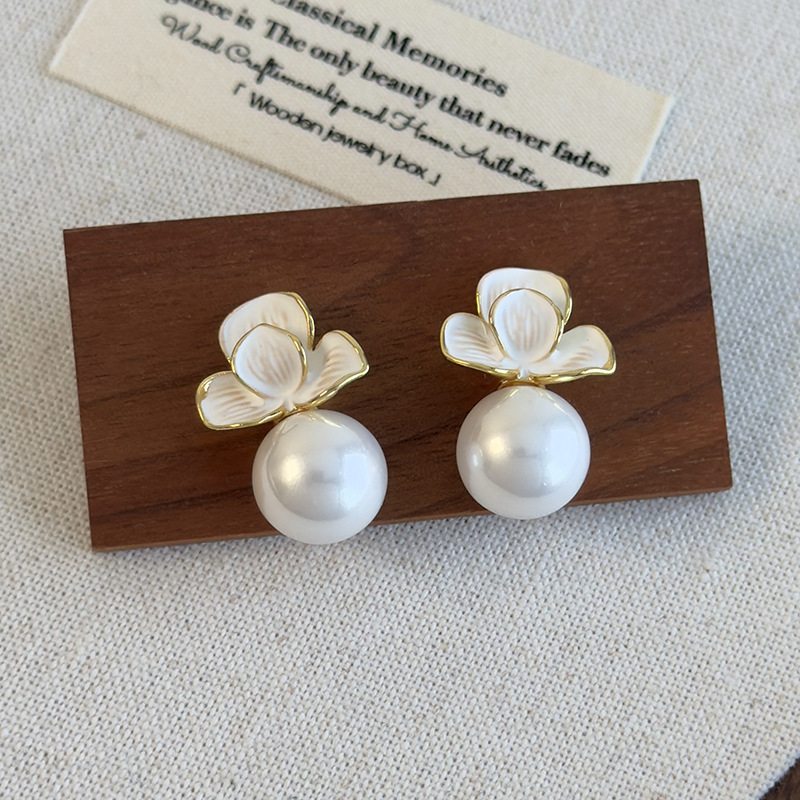 Flower Pearl Earrings