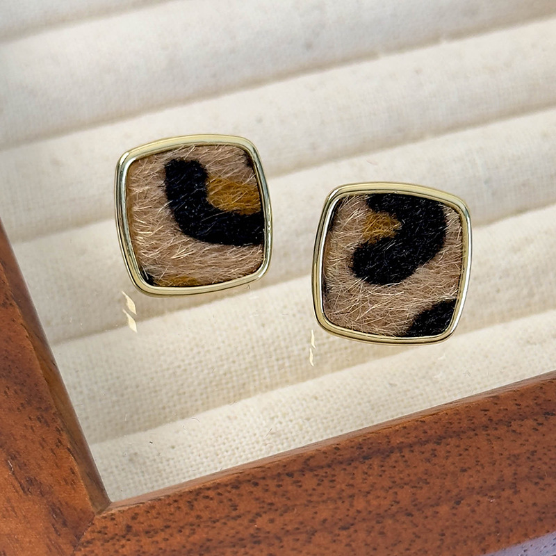 Geometrické Náušnice Srdce s Leopardím Potiskem