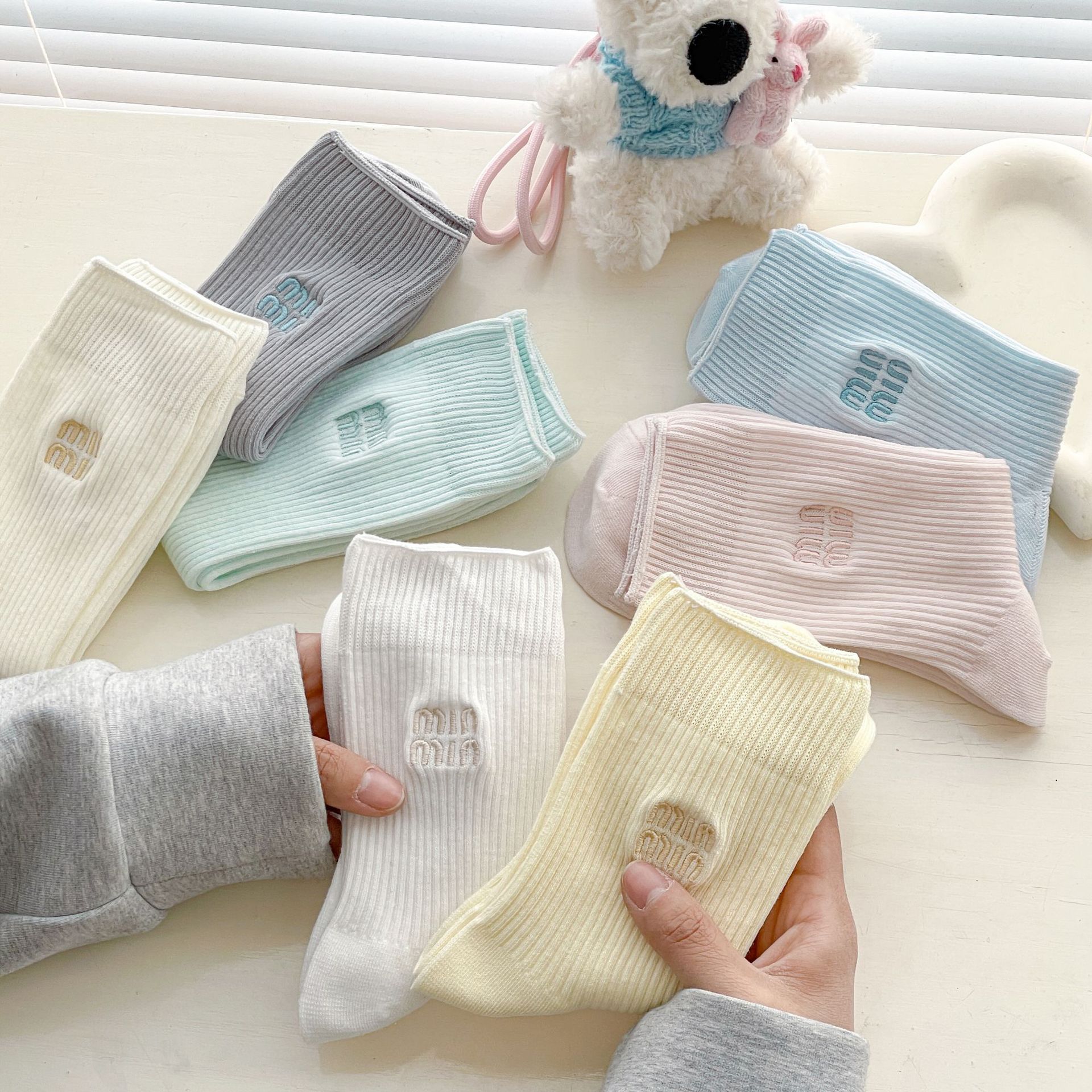 Meias Scrunch com Bordado de Letras