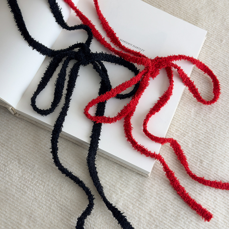 قلادة من الخيوط الناعمة