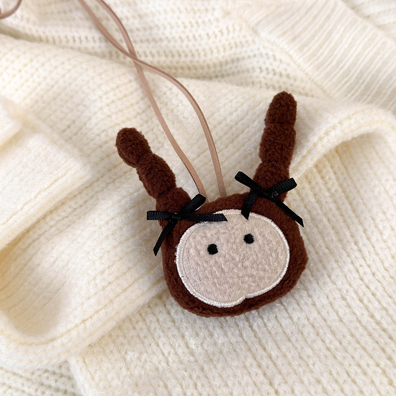 Намисто з кроликом з мультфільму