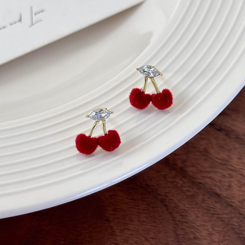버건디 벨벳 체리 스터드 귀걸이