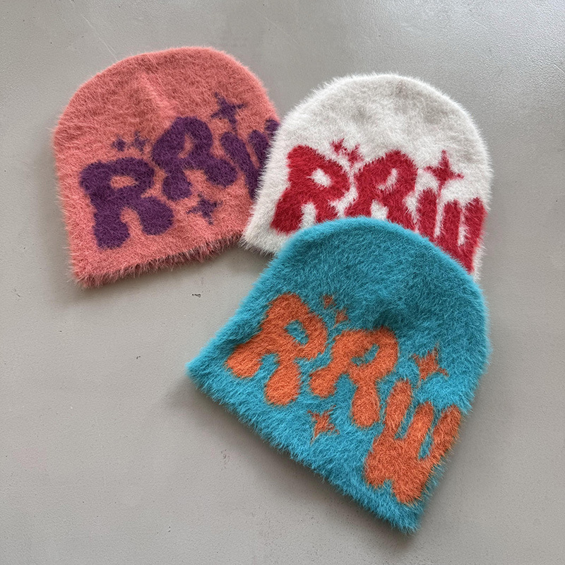 Gorro de Pele Falsa de Visom com Letras