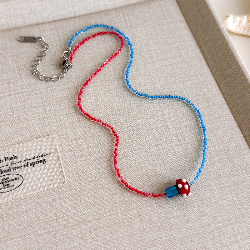 Блакитне намисто з мушлями та намистинами