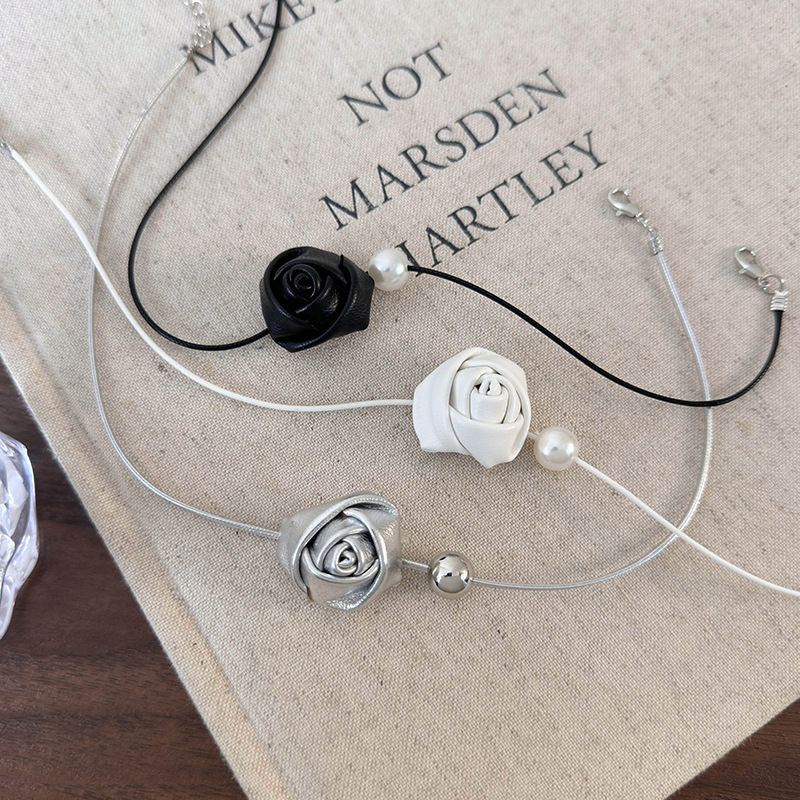 Шкіряний Намисто Чокер з Трояндою та Перлиною