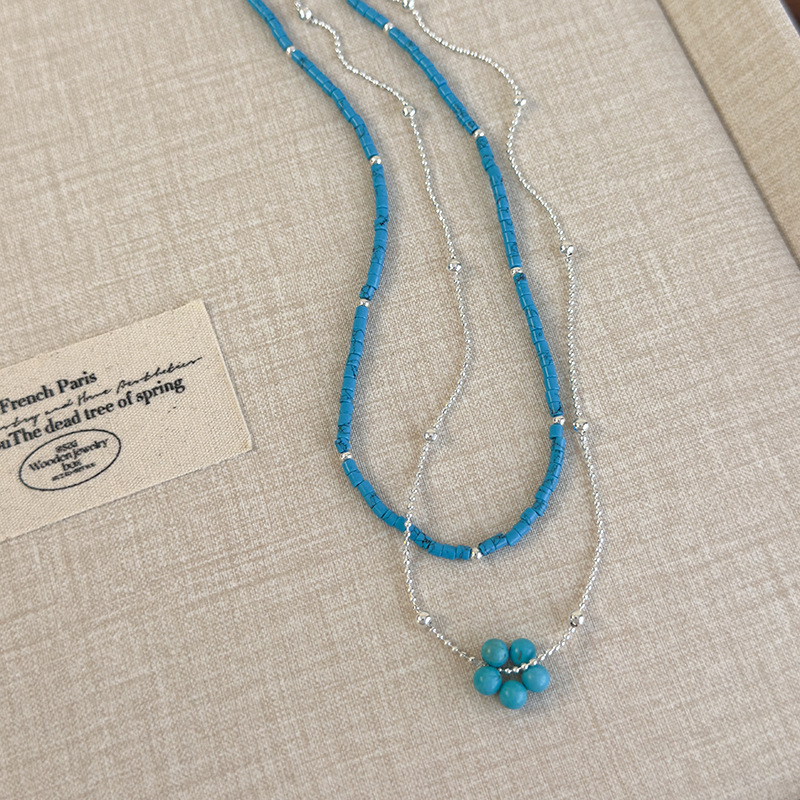 Багатошарове намисто з бісерними квітами та блакитним каменем