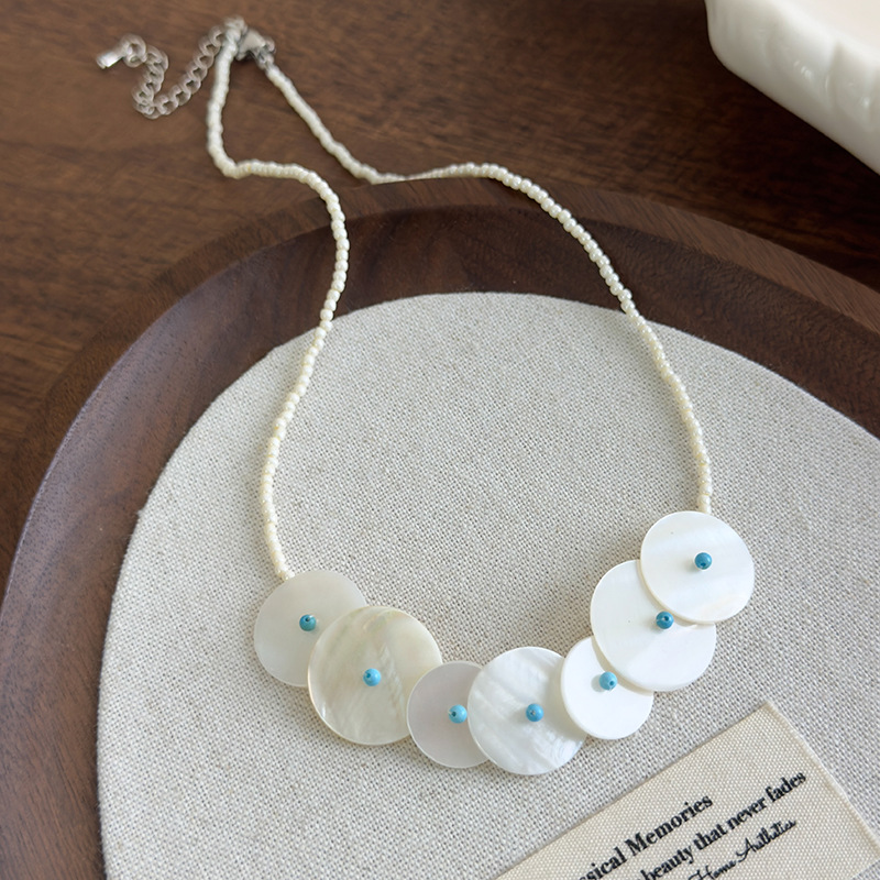 Намисто з круглими ракушками та дисковою підвіскою