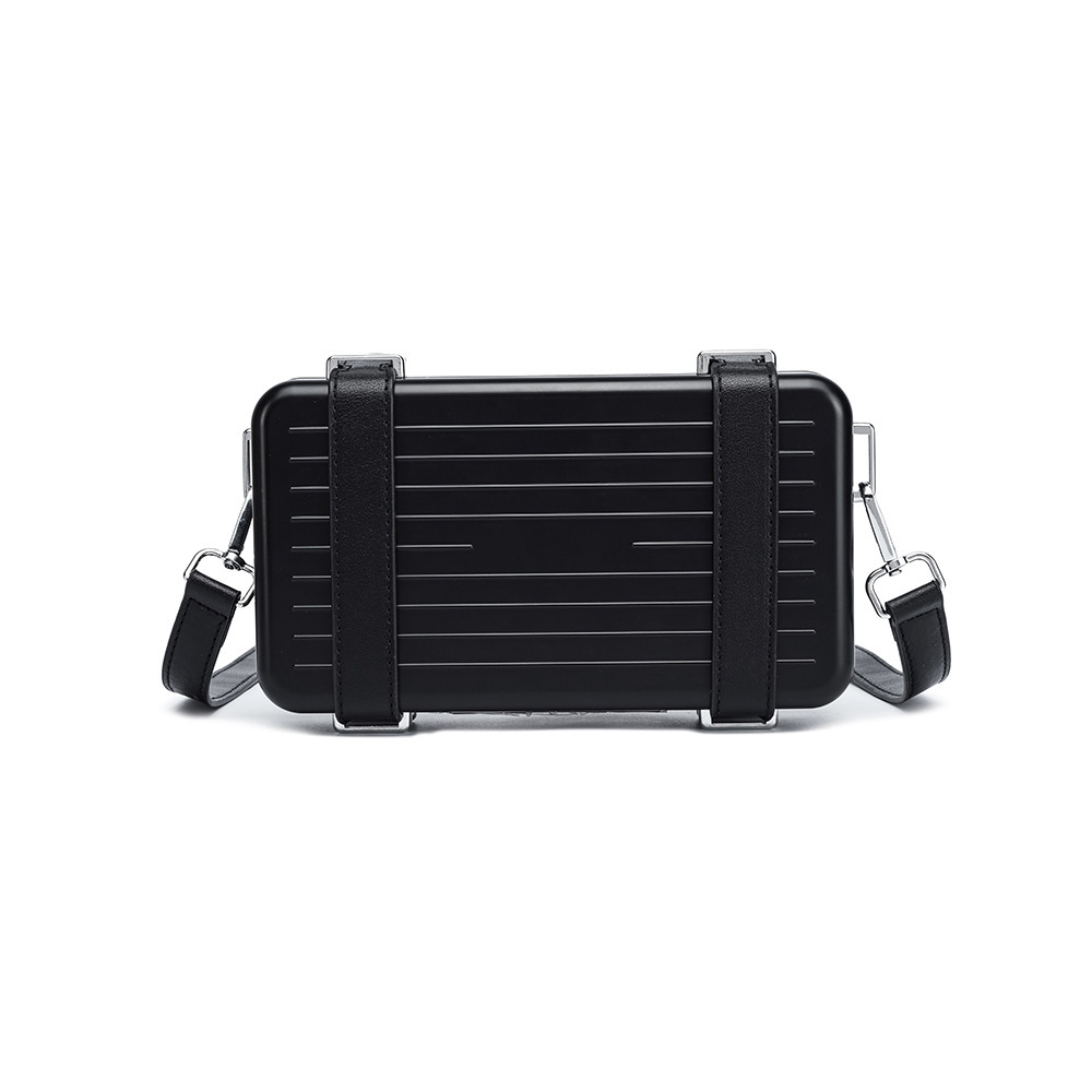 ハードシェルクロスボディバッグ