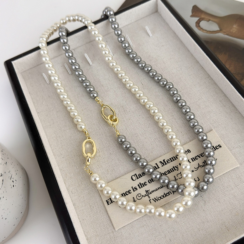 Геометричне намисто з перлинною застібкою