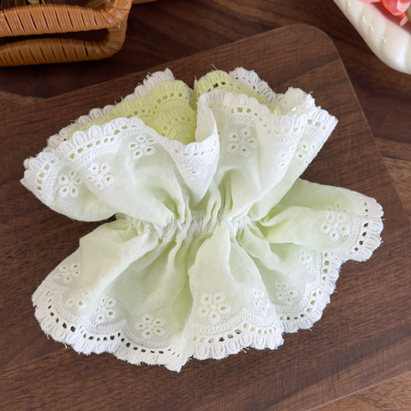 Hair Scrunchie z Haftowaną Koronką