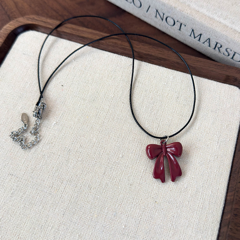 Намисто з Червоним Бантом