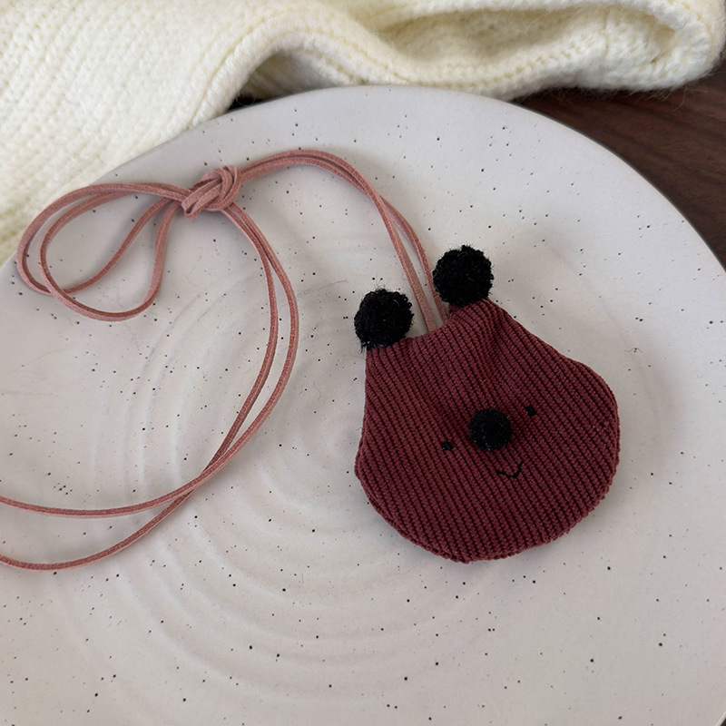 Намисто з кроликом з мультфільму