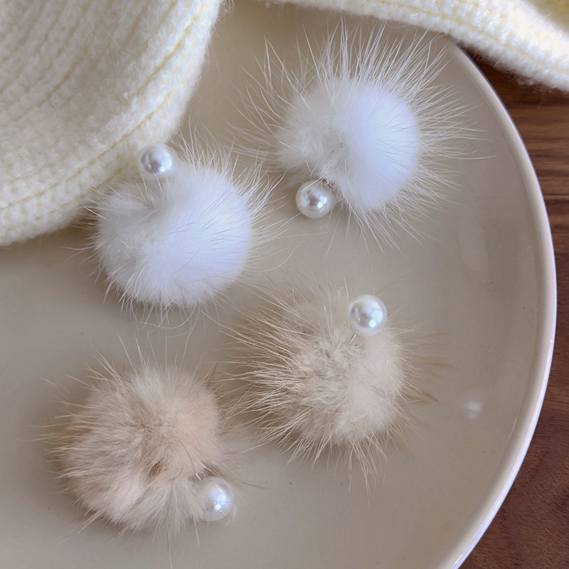 Orecchini Reversibili con Pompon e Perle