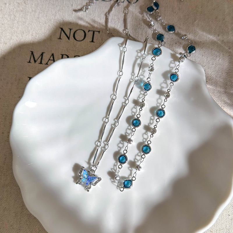 Dvojitý Náhrdelník s Motýlkem