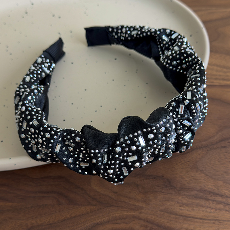 Scrunchies și Bande de Păr cu Strass