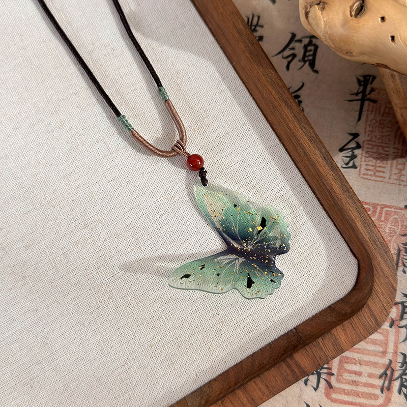 Намисто з бісерним метеликом