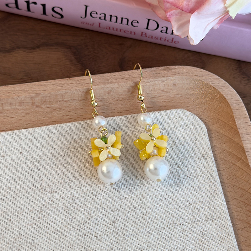 진주 술 플로럴 귀걸이
