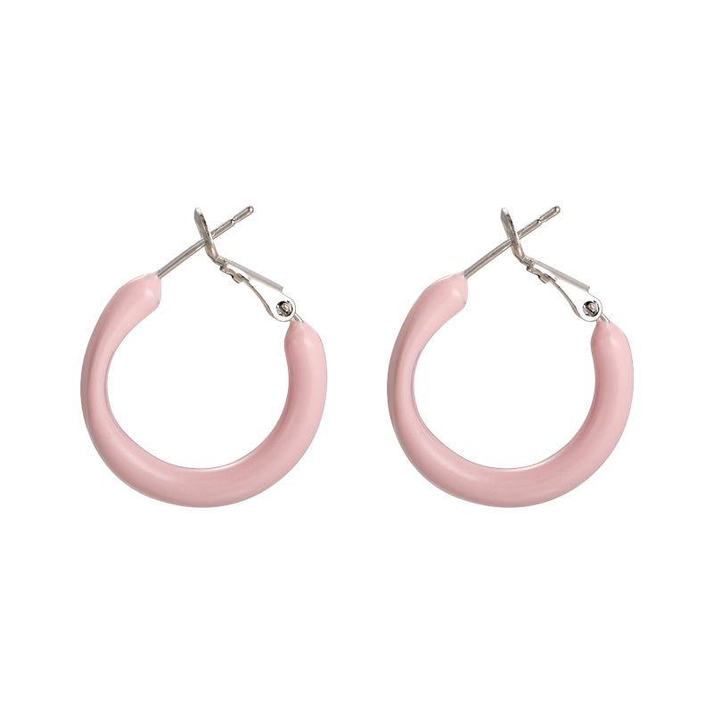 أقراط دائرية هندسية وردية