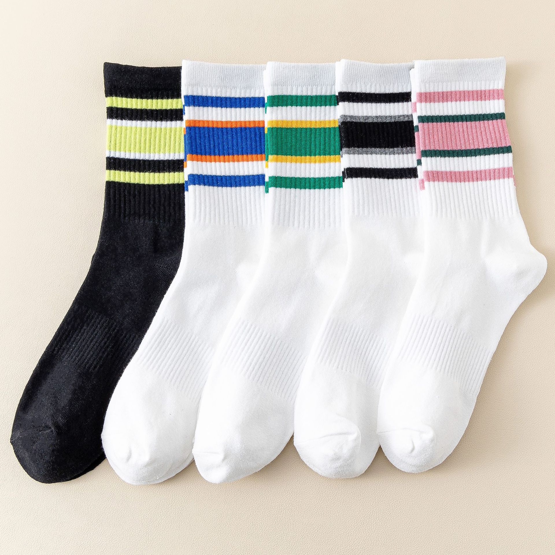 Podkolenky s duhovými pruhy