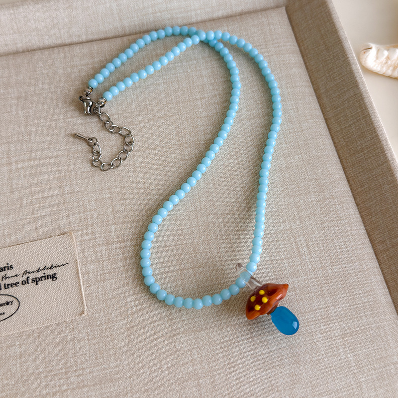 Блакитне намисто з мушлями та намистинами