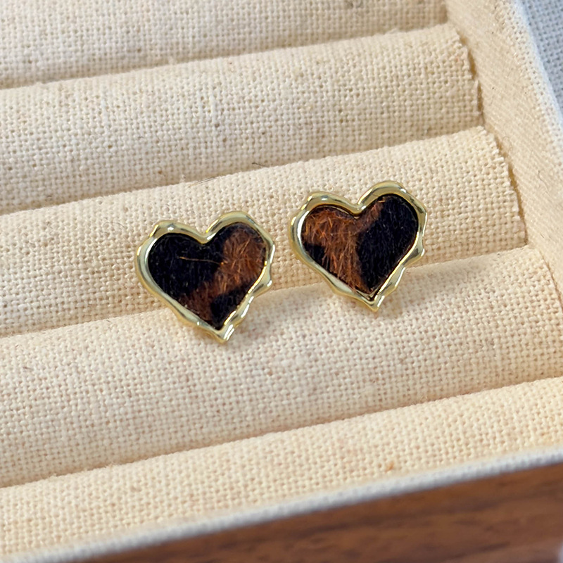 Geometrické Náušnice Srdce s Leopardím Potiskem