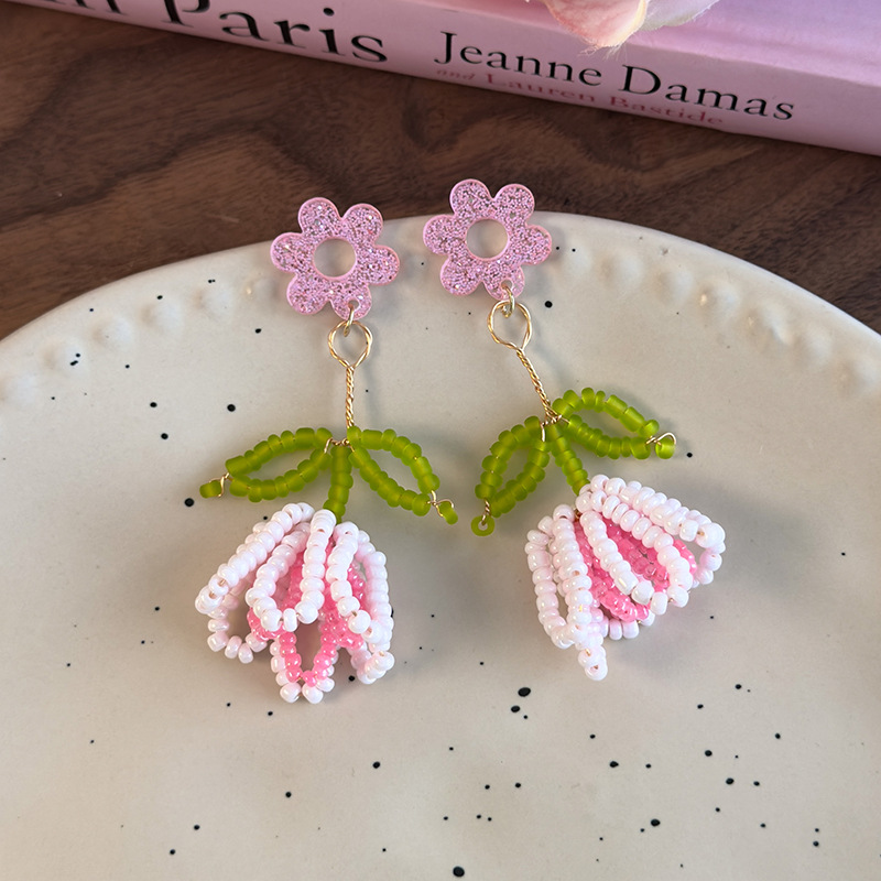 أقراط زهرة التوليب