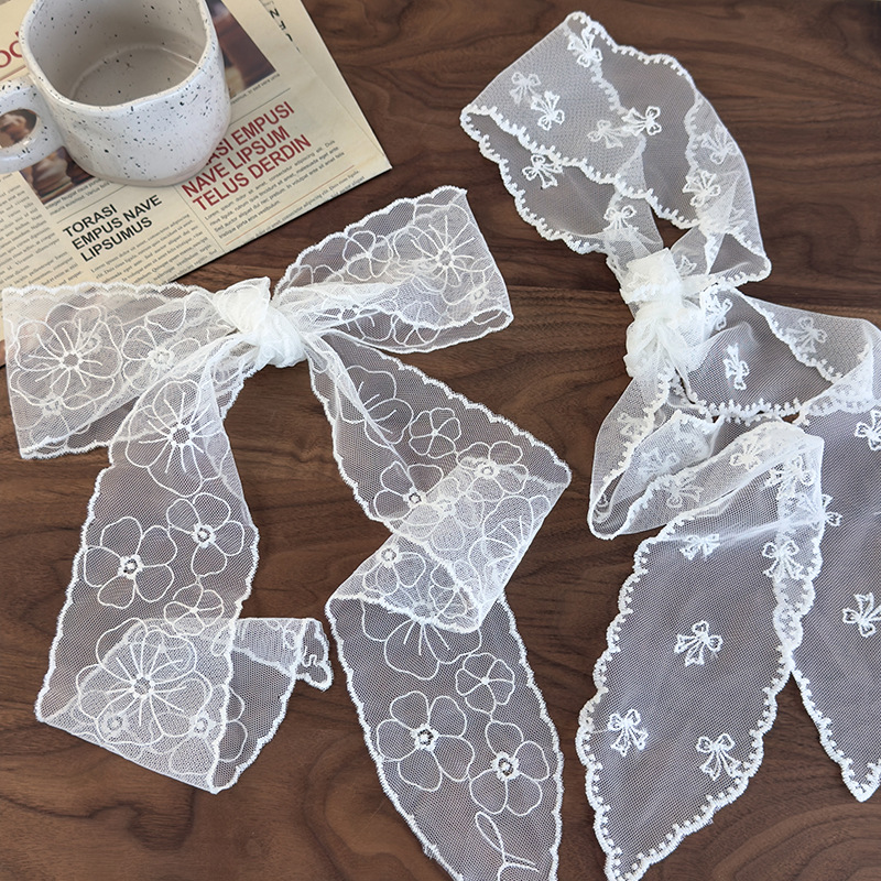 وشاح رأس من الدانتيل مع رباط