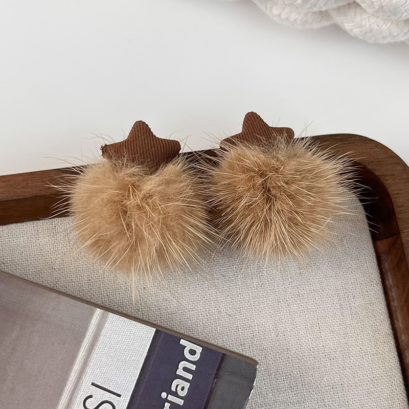 브라운 폼폼 귀걸이