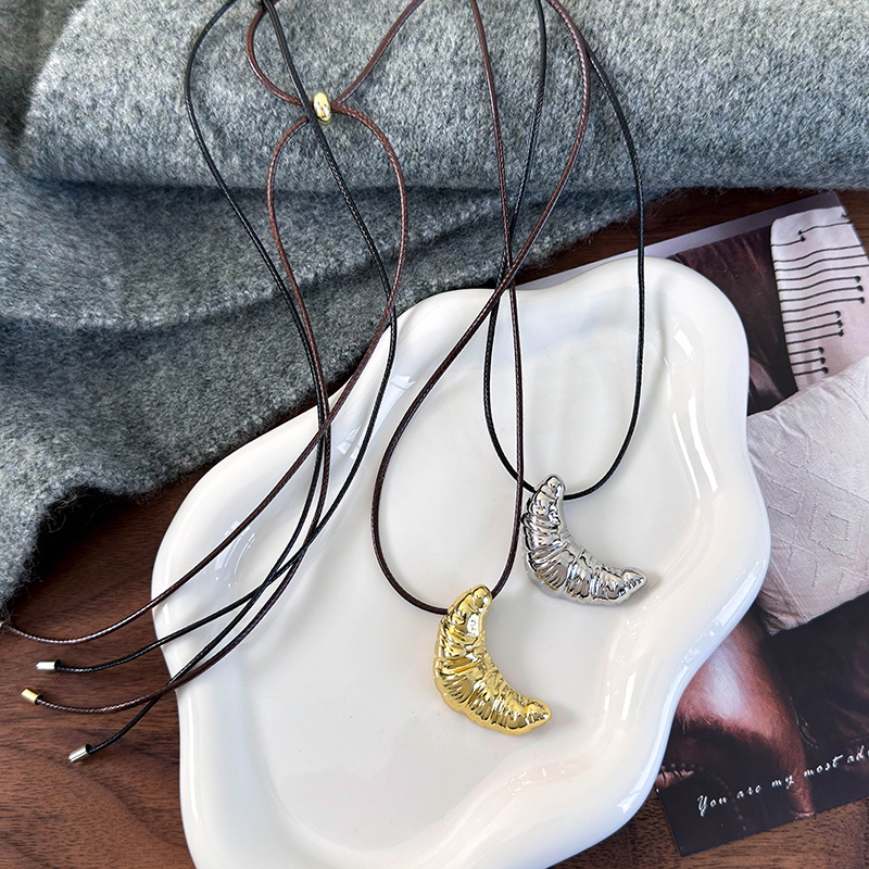 Metalowy Naszyjnik Croissant