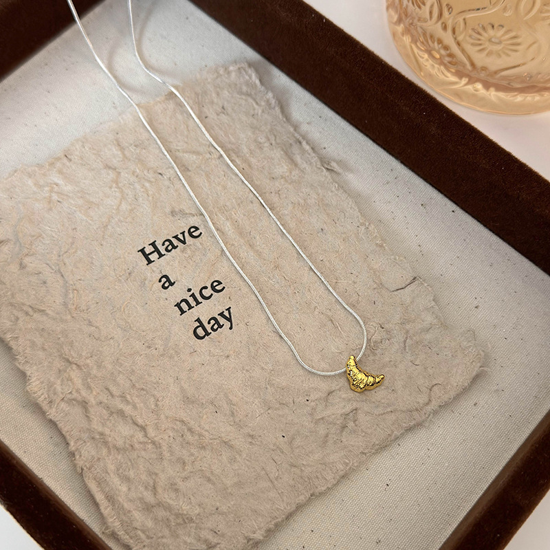 Геометричне намисто двох кольорів